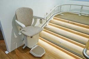 Bild von einem Sitzlift an einer Treppe