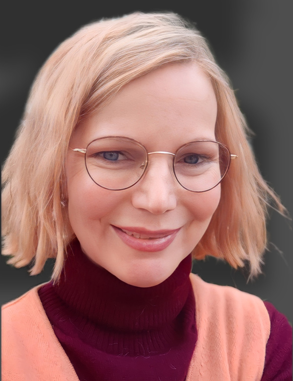 https://www.pflegehelden.de/wp-content/uploads/2022/04/Bild_Christine_2_web_v3.jpg