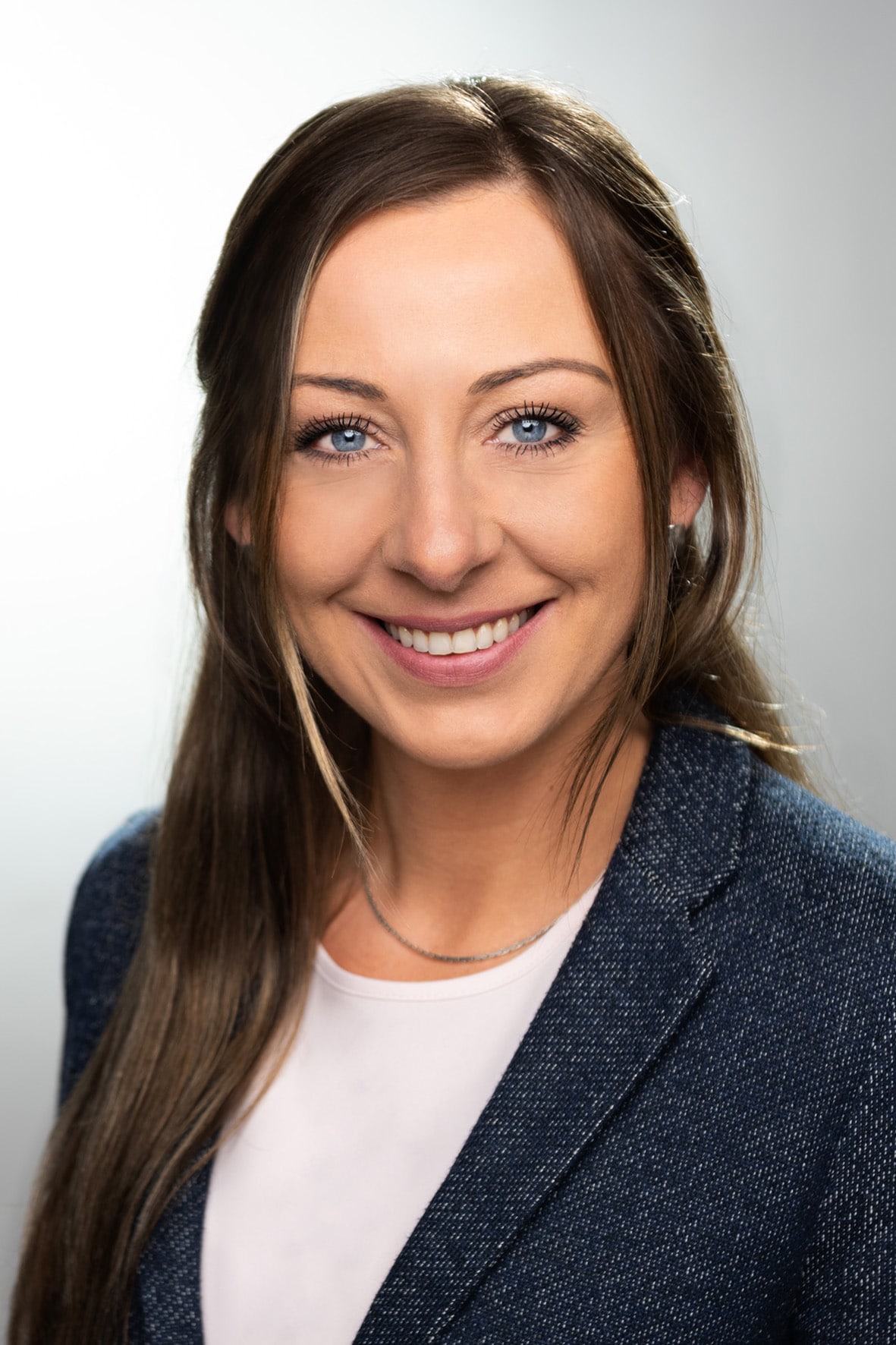 https://www.pflegehelden.de/wp-content/uploads/2022/04/Luedenscheid_Katharina_Slotwinski_v3.jpg