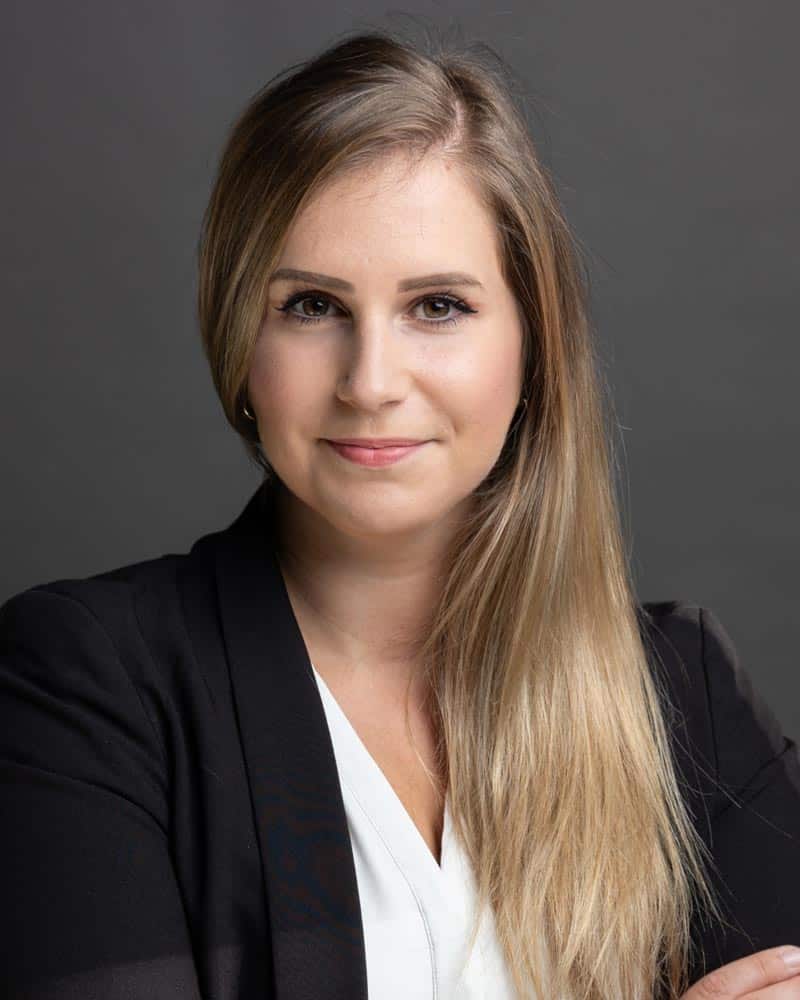 https://www.pflegehelden.de/wp-content/uploads/2024/08/Business-Foto_ulm_tamara_hubel.jpg