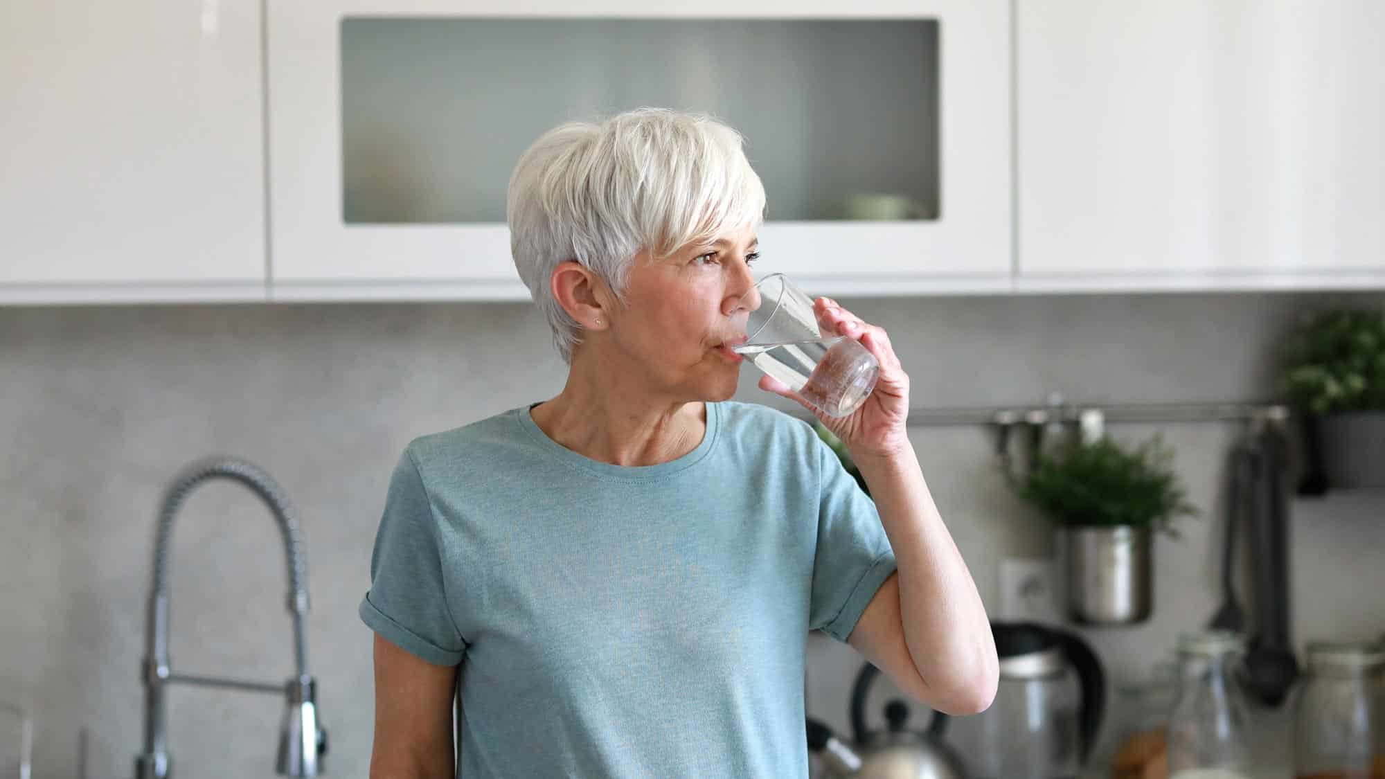 pflegehelden-ratgeber-richtig-trinken-im-alter
