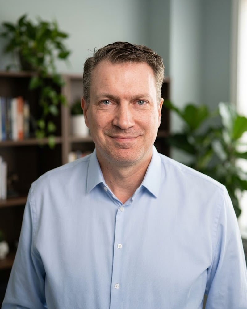 https://www.pflegehelden.de/wp-content/uploads/2026/04/pflegehelden-main-kinzig-Portrait-Mark-2-hochkant.jpg