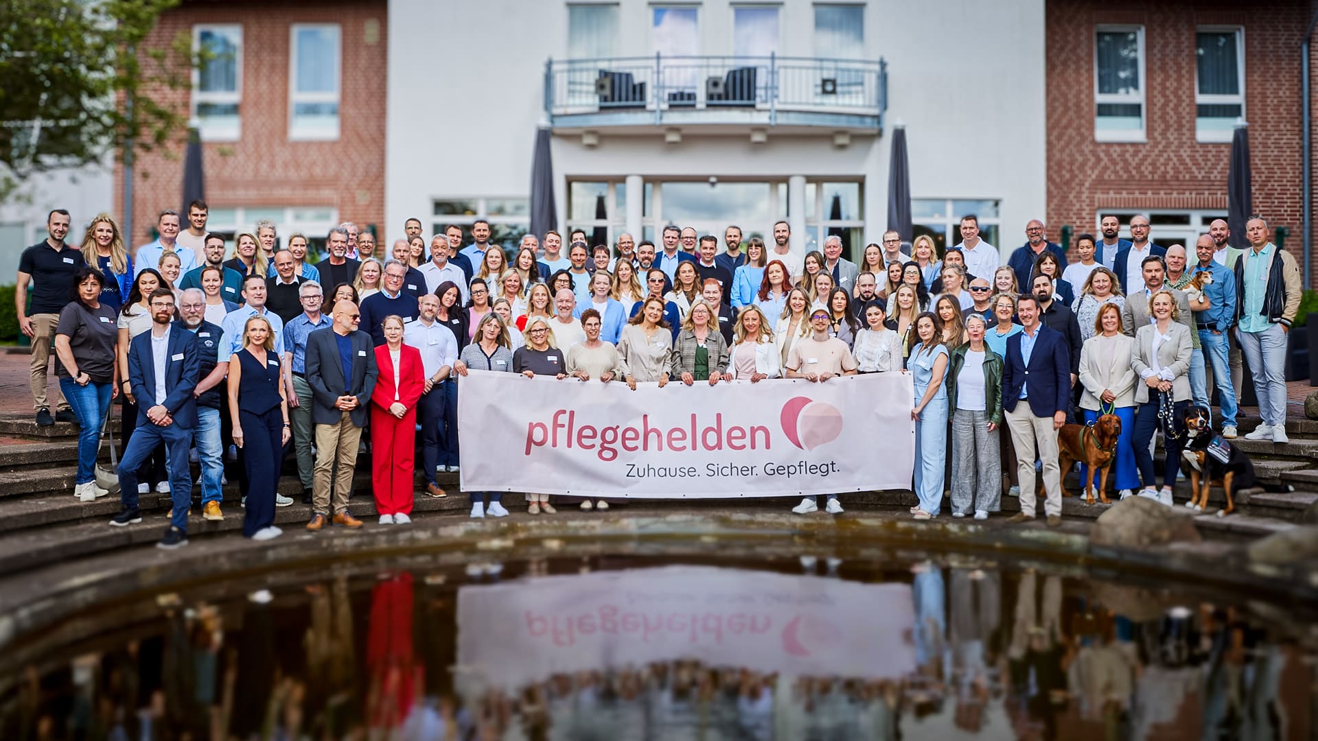 franchisepartner_gruppenbild_2026-06_11_Pflegehelden0S2A5866_small_1920x1080